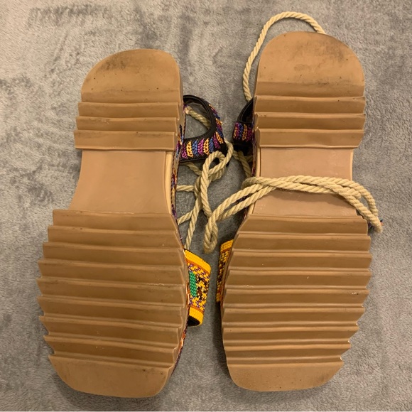 Size 11 Farm Rio Beaded Banana Platform Sandal - Picture 5 of 9